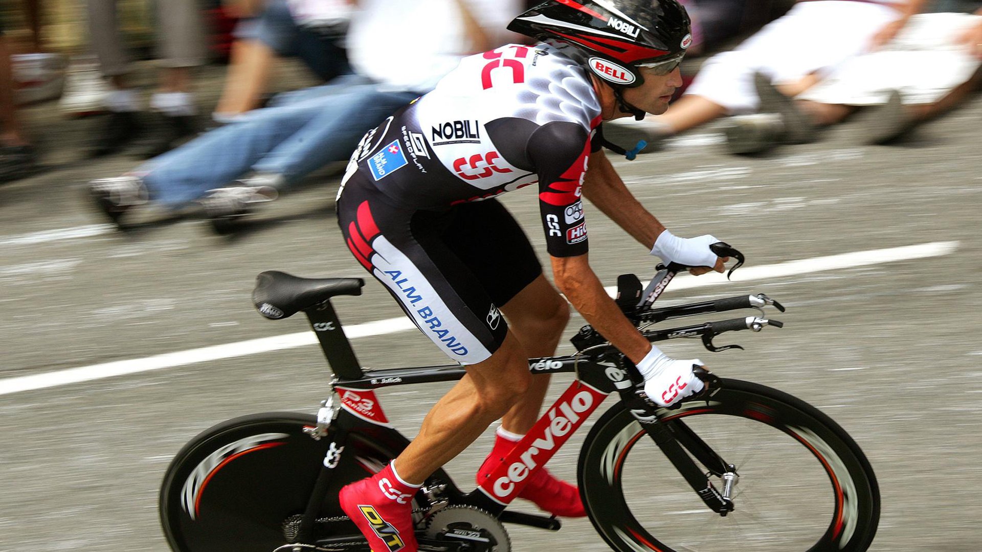 库里赛前热身三分十投十中状态神勇，库里参加三分球大赛