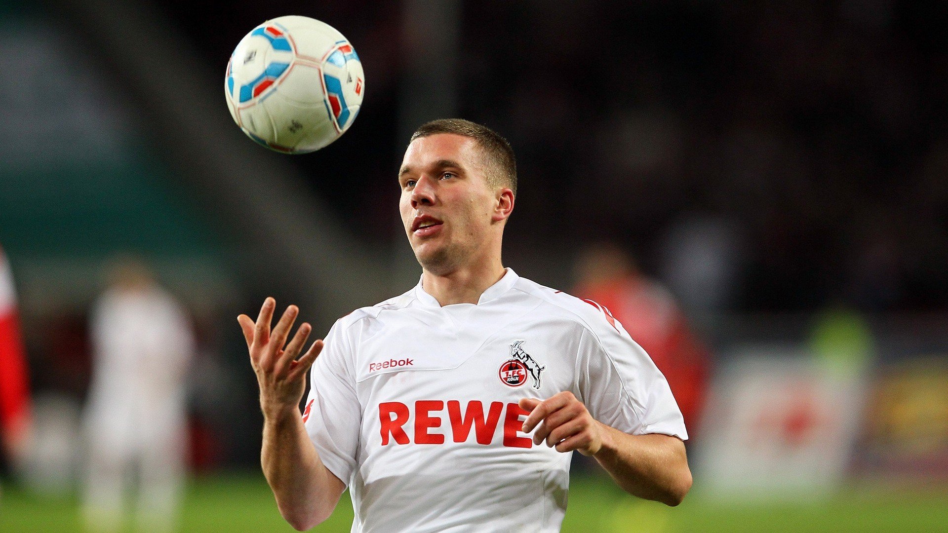 库里赛前热身三分十投十中状态神勇，库里参加三分球大赛