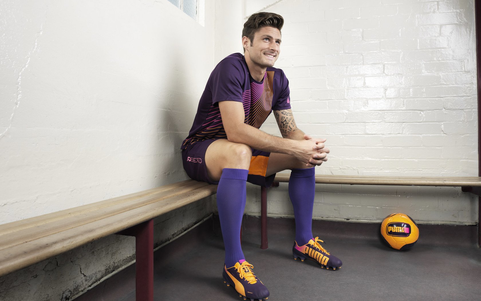 浓眉状态火热连续封盖成为湖人内线屏障,湖人浓眉打什么位置